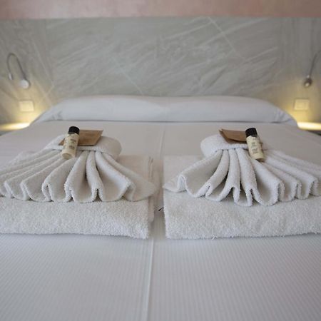 Hotel Confort Римини Экстерьер фото