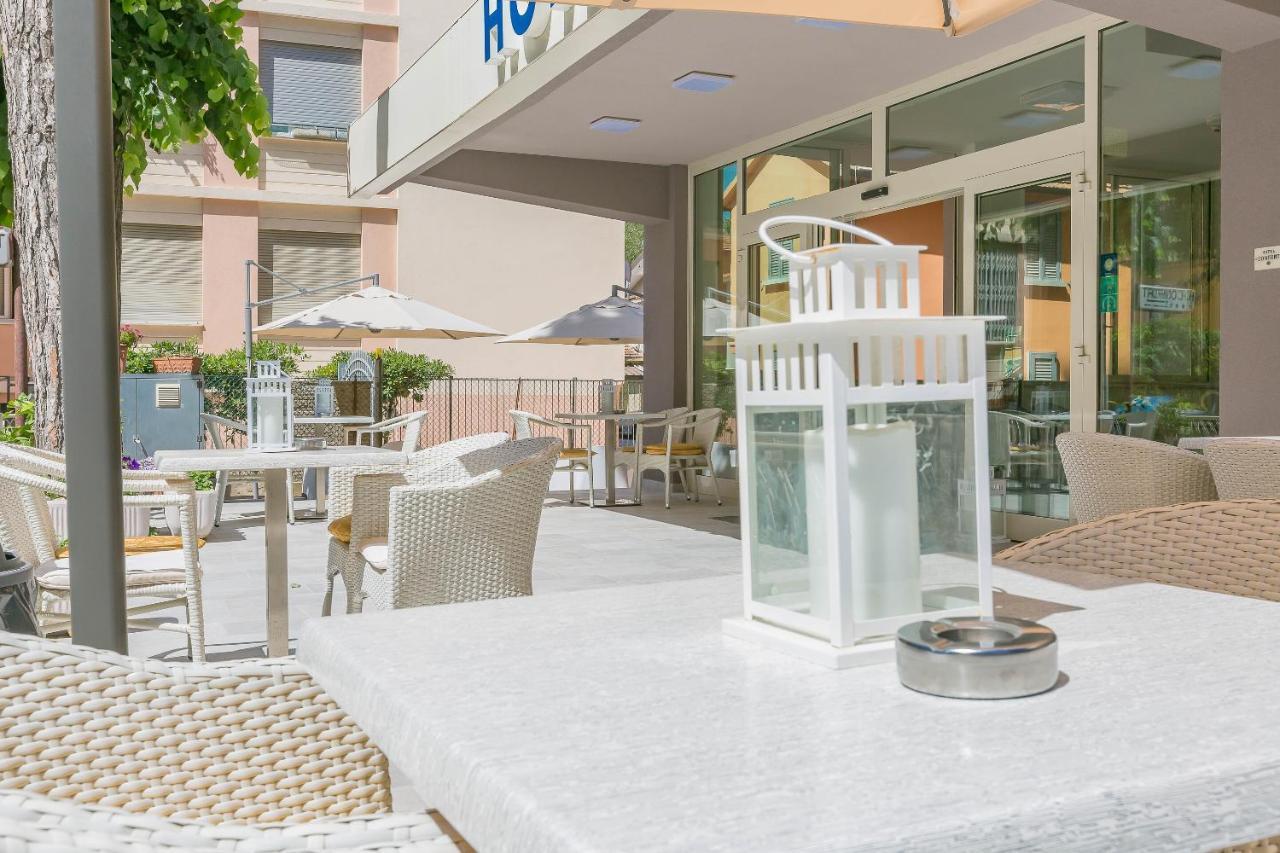 Hotel Confort Римини Экстерьер фото