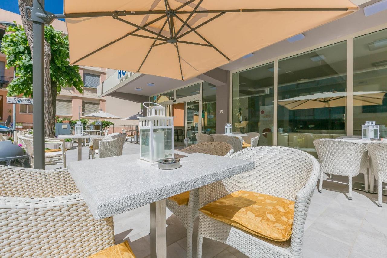 Hotel Confort Римини Экстерьер фото