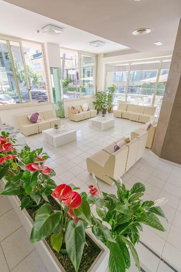 Hotel Confort Римини Экстерьер фото