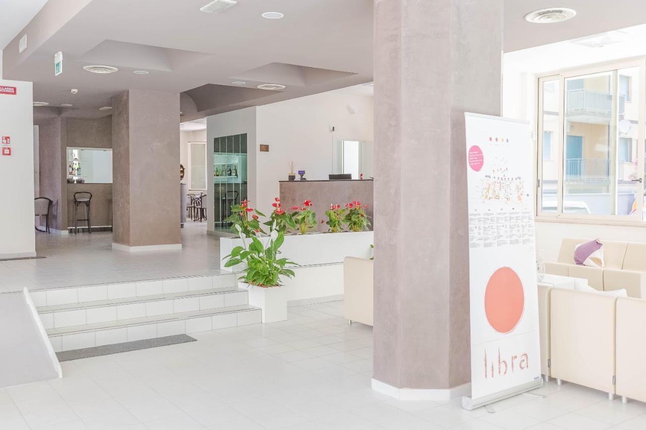 Hotel Confort Римини Экстерьер фото