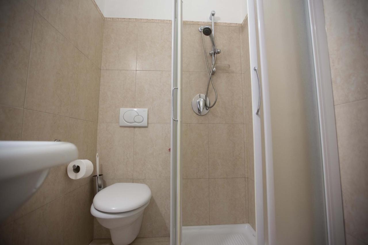 Hotel Confort Римини Экстерьер фото