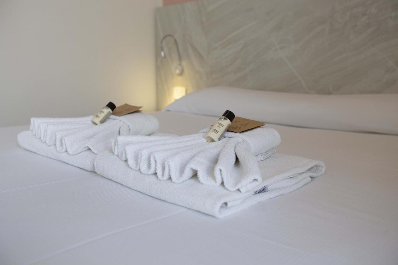 Hotel Confort Римини Экстерьер фото