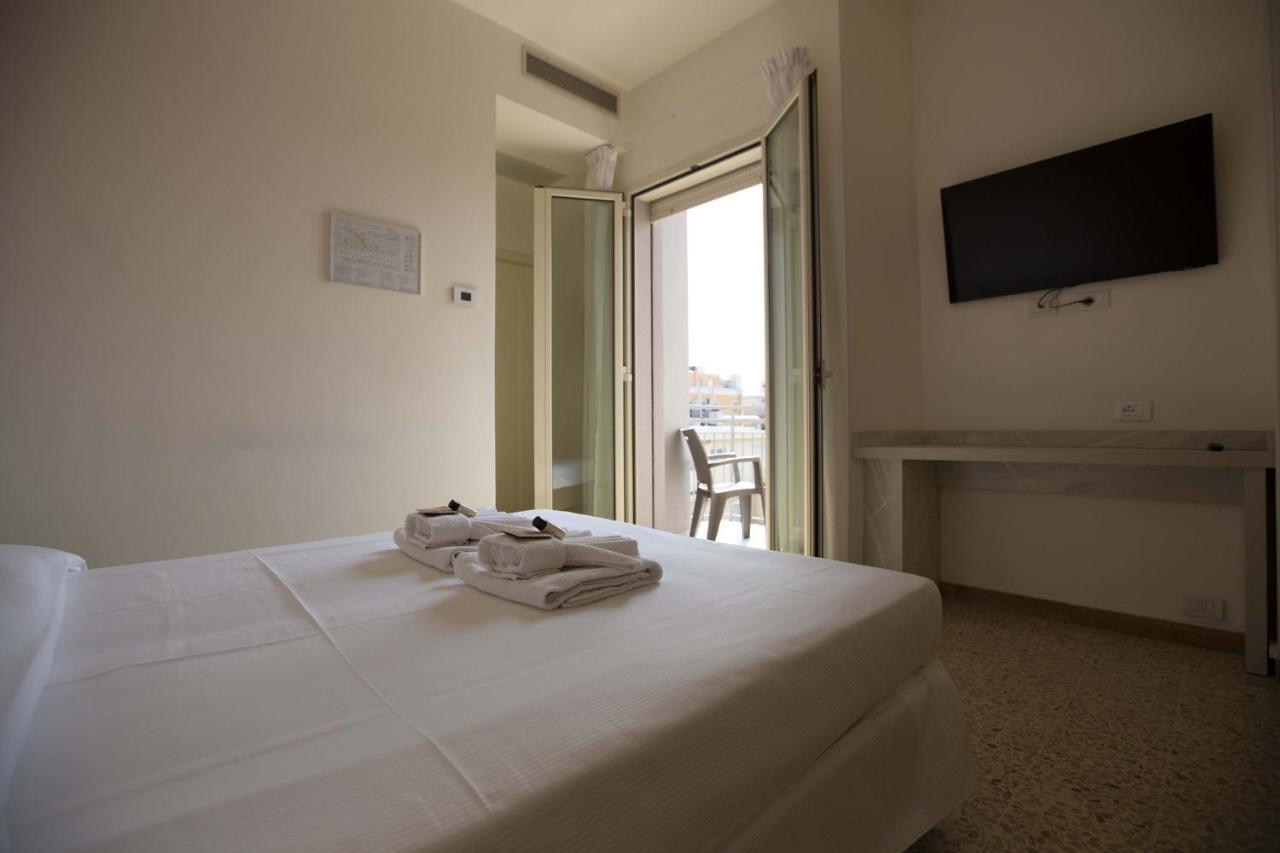 Hotel Confort Римини Экстерьер фото