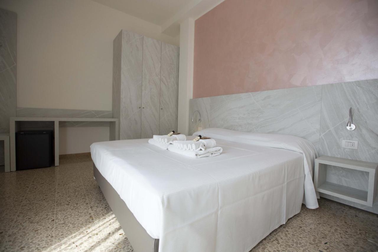 Hotel Confort Римини Экстерьер фото