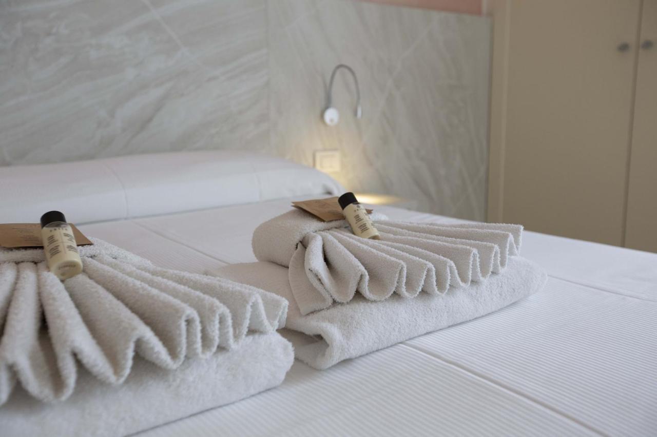 Hotel Confort Римини Экстерьер фото